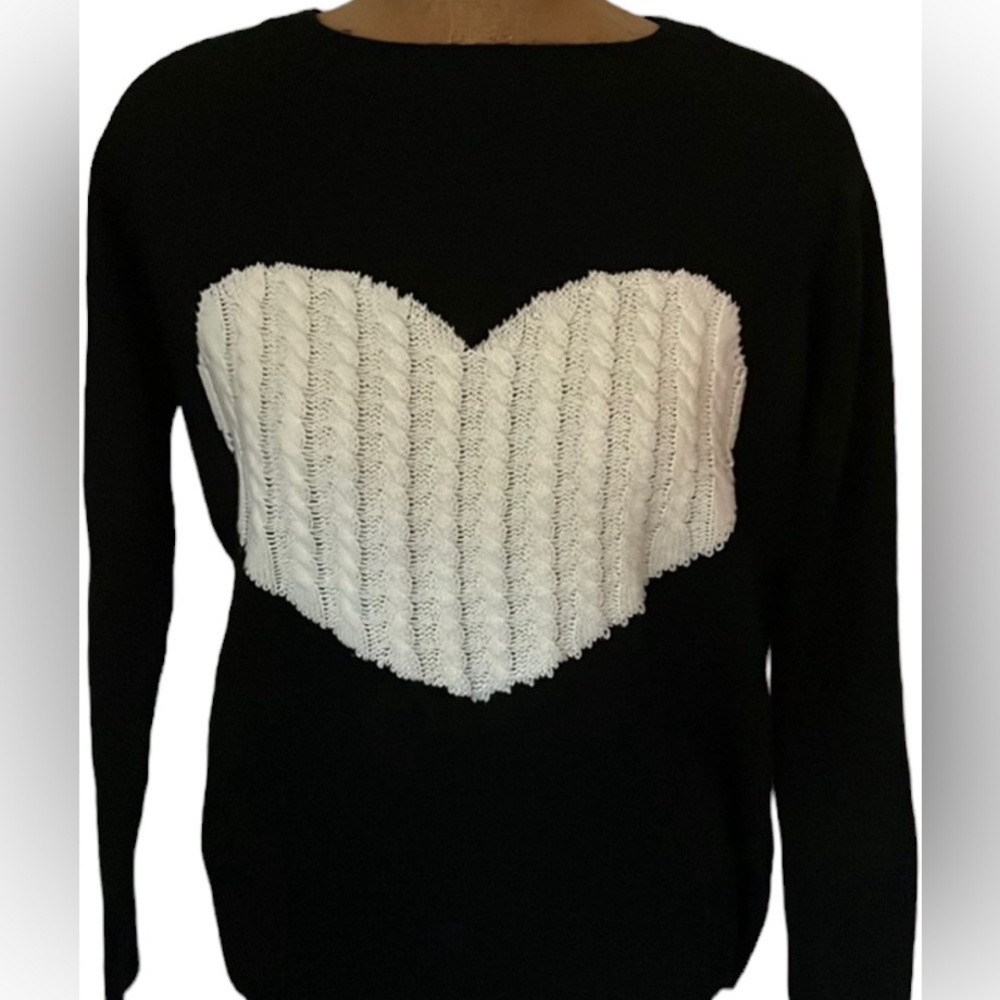 Black and white heart sweater size XL
